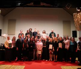 Apbalvoti laureāti pasākumā "Gada jaunietis 2025"!