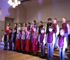 Izskanējusi Kuldīgas novada izglītības iestāžu 1.–4. klašu koru skate “Tauriņu balsis 2026”